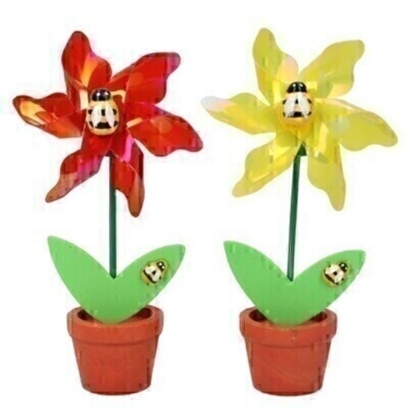 Choice of Red or Yellow Windmill in Pot By Gisela Graham Choice of Red or Yellow Windmill with bee decoration and finished in terracotta style pot by Gisela Graham. If preference please specify yellow or red when ordering.